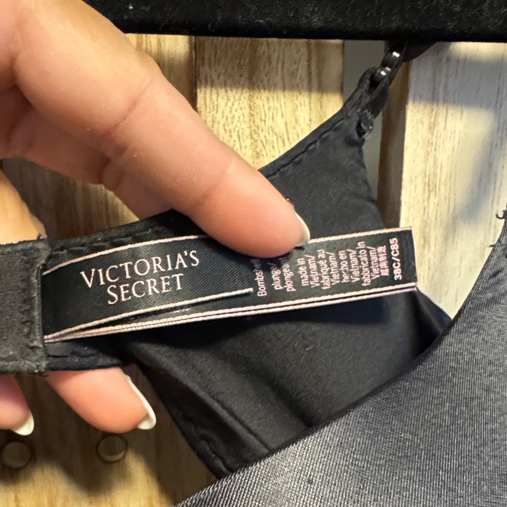 Victoria's Secret Sleek Black Bra BOMBSHELL - Picture 2 of 2